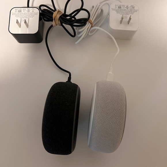 PAIR: Amazon echo dot Black and echo dot White - Picture 6 of 11